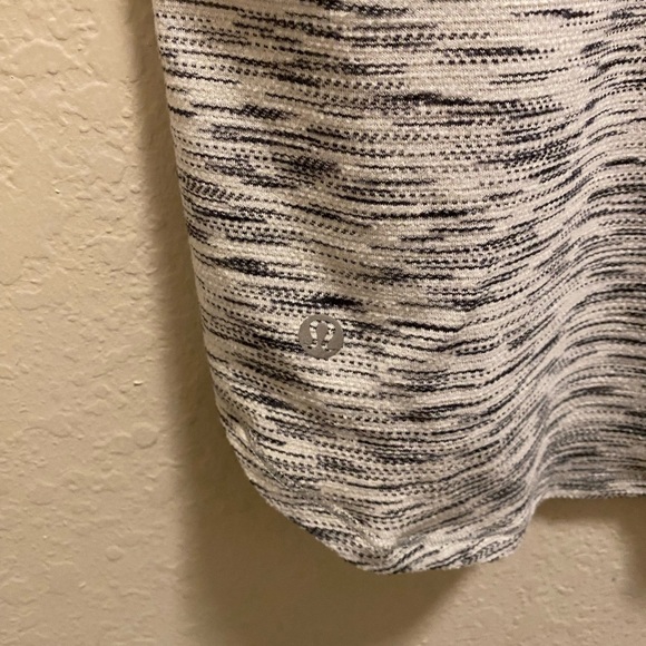 Lululemon Run Around Tee Tiger Space Dye Black White Size 8 - Picture 9 of 9
